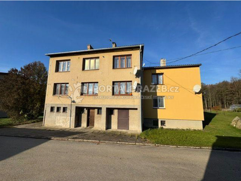 Ideální spoluvlastnický podíl 1/6 bytu 4+1 (č.j.