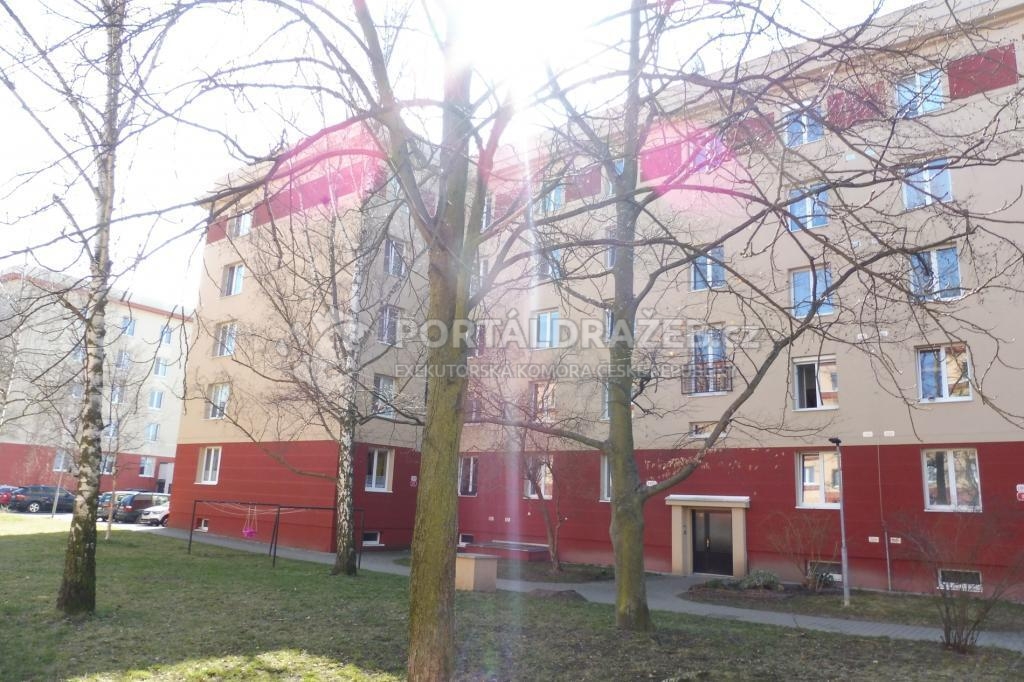 Byt 6+1 144 m2 a nebytový prostor 35 m2 v