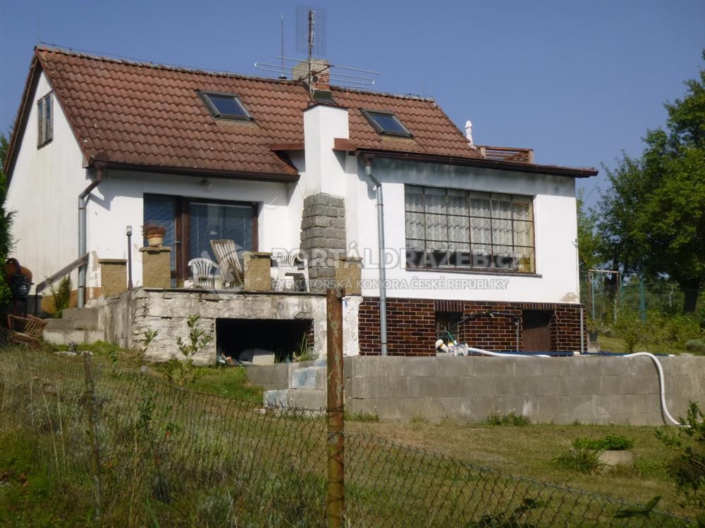 Rodinný rekreační objekt plus zastavěná plocha a nádvoří v katastrálním území Slavňovice okres Tábor