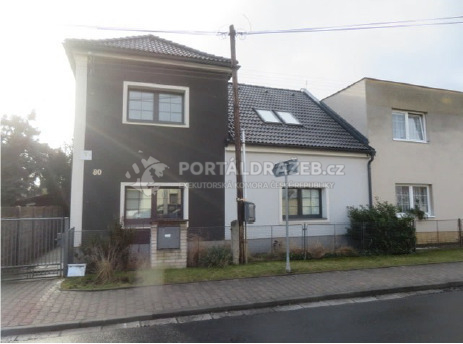 Rodinný dům s pozemky v obci Pardubice