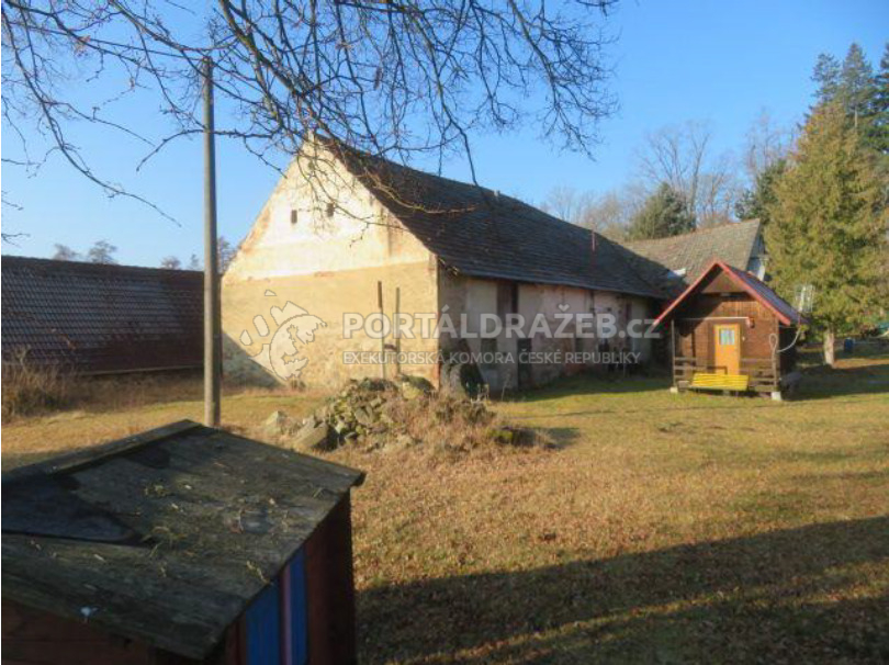 Zemědělská stavba s pozemky v obci Soběšice, kú. Mačice