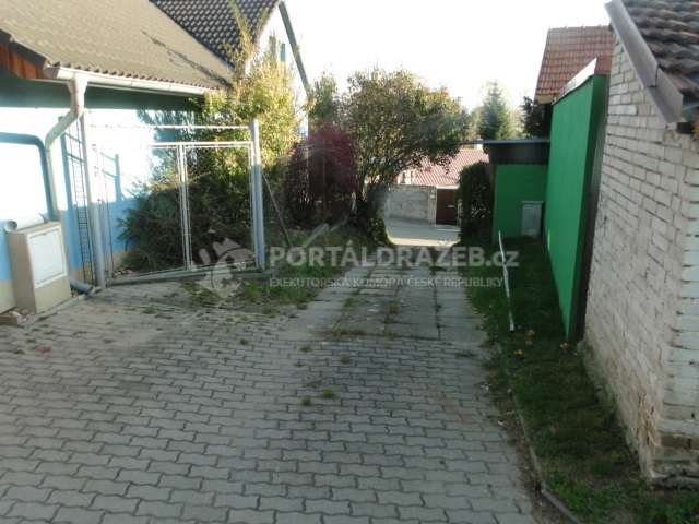id. 1/2 pozemku v Rohatci, okr. Hodonín