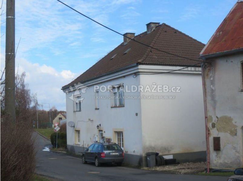 Ideální spoluvlastnický podíl 1/3 rodinného domu s pozemky v k.ú. a obci Chlum Svaté Maří