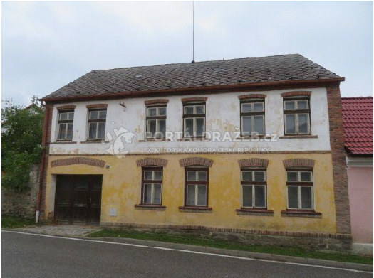 Ideální spoluvlastnický podíl 1/2 rodinného domu s pozemkem v obci Stožice, Strakonice