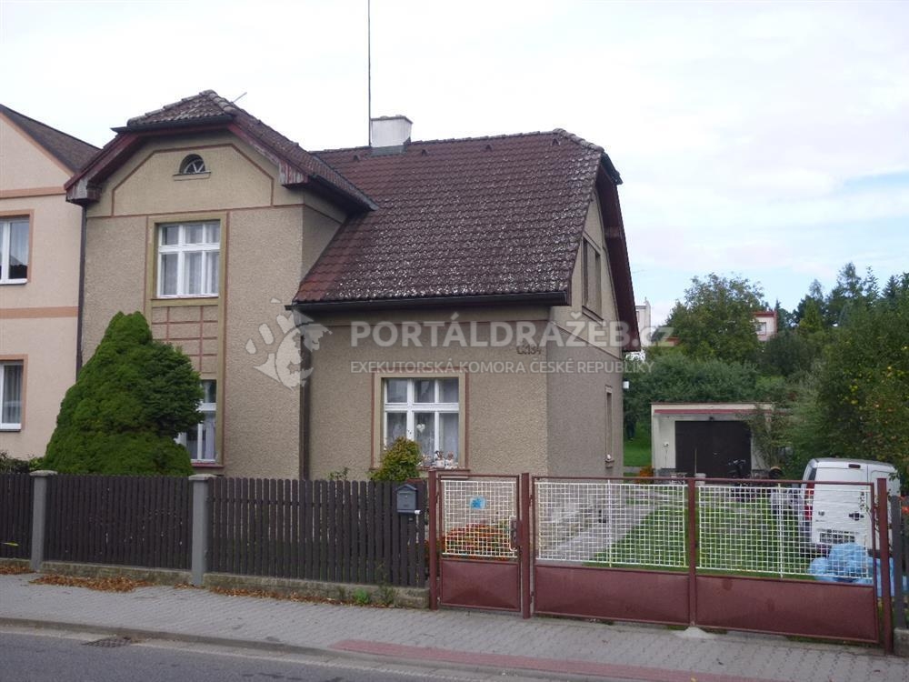 Dražba 1/2 rodinného domu s pozemkem v České