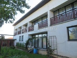 Pozemky + podíly 1/2 na budovách, obec Praha, k.ú.