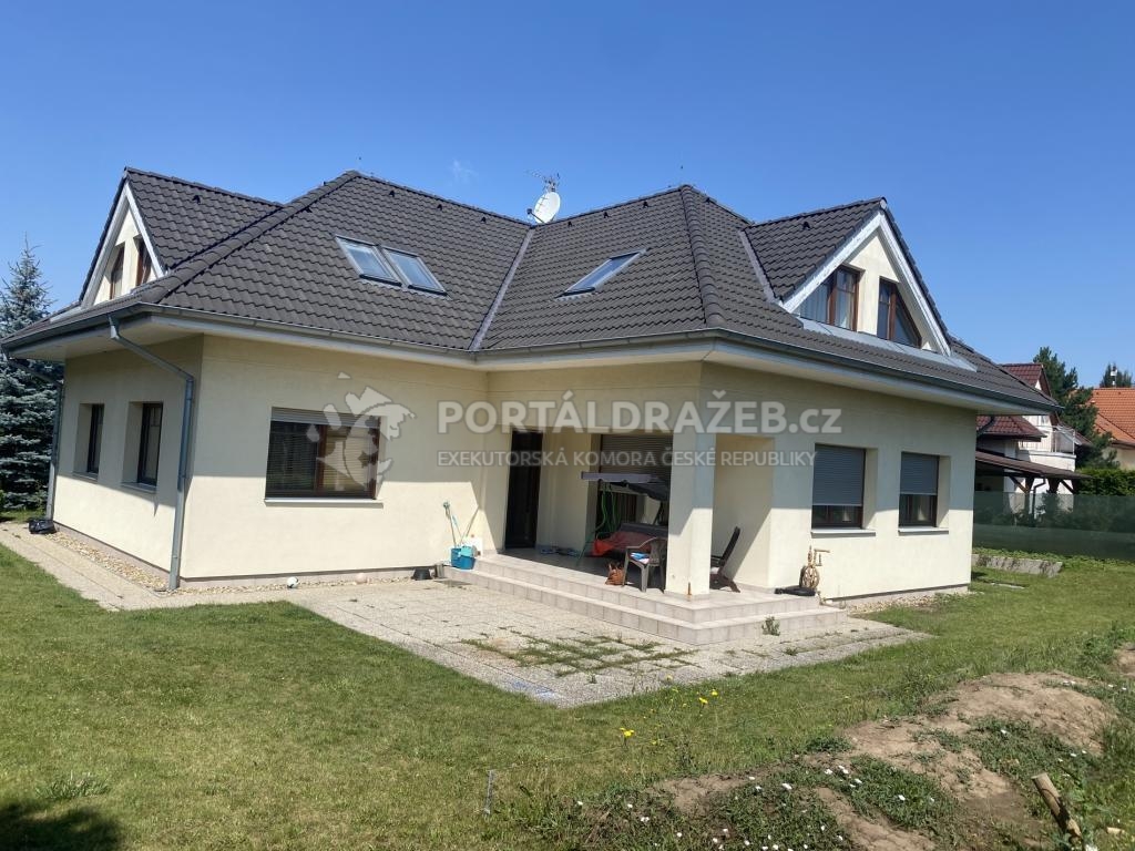 Rodinný dům a pozemek v obci Zdiby, okres Praha-