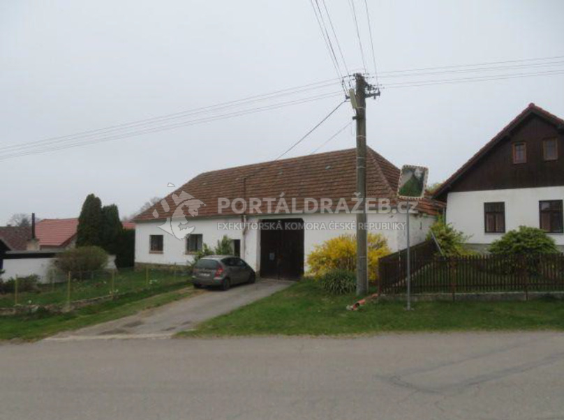 Podíl 1/2 rodinného domu s pozemky v obci Pošná, Pelhřimov
