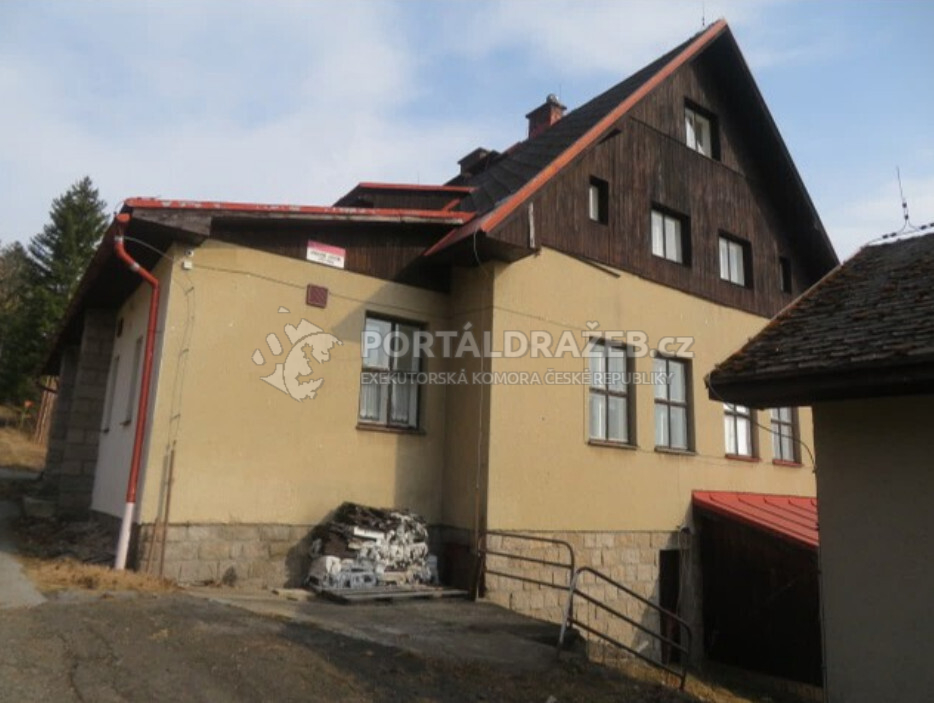 Ubytovací zařízení - penzion, samostatně stojící, přízemní, podsklepená stavba v Jestřabí v Krkonoších, okres Semily
