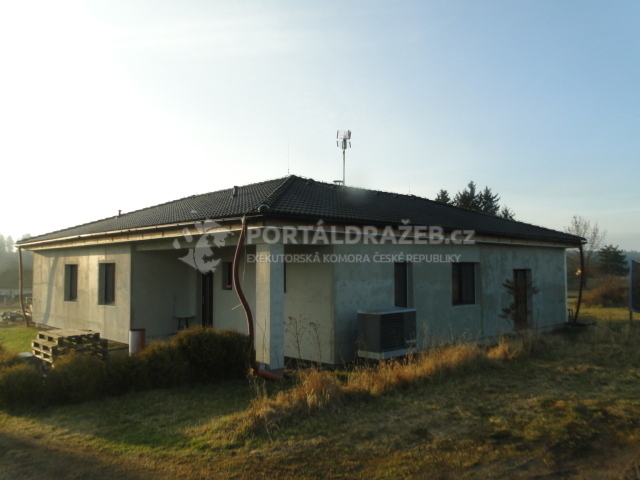 id. 1/2 rozestavěného rodinného domu v