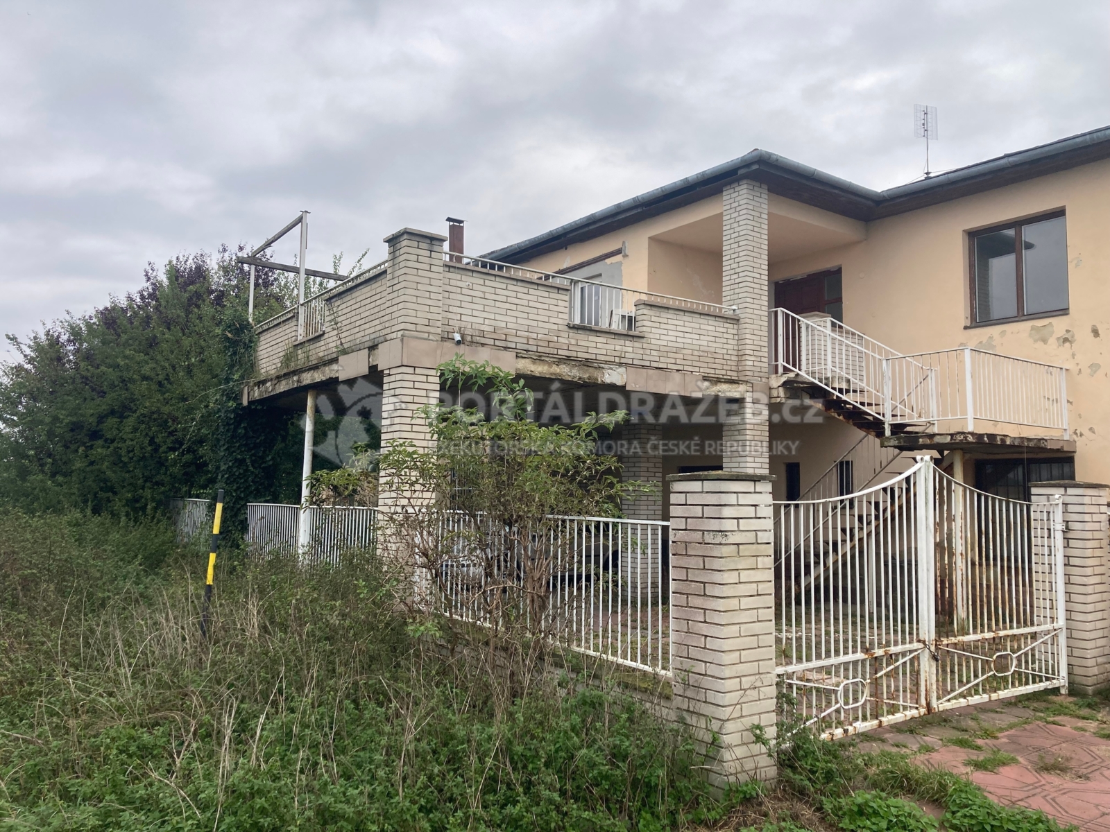 Dům s pozemky, okres Olomouc, obec Hněvotín