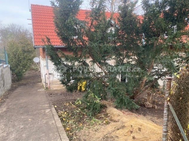 Rodinný dům ve Skřivanech-Přišimasech s pozemky