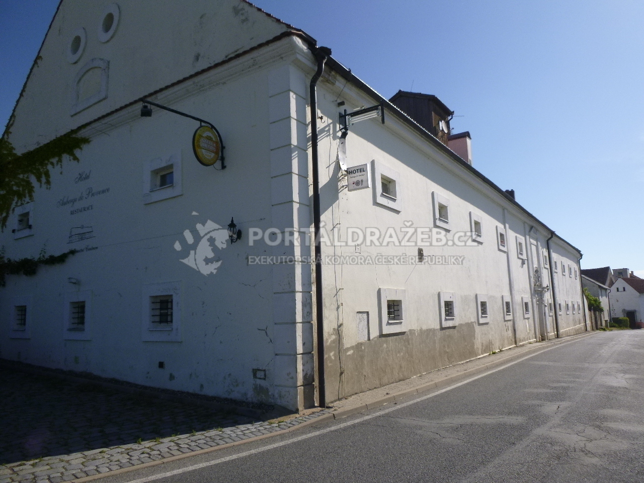 Objekt ubytovacího zařízení s restaurací v obci