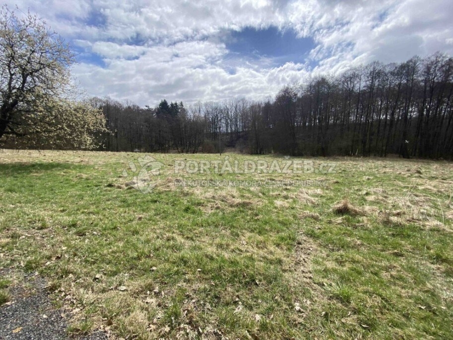 Pozemek o velikosti 692m2, Lvová