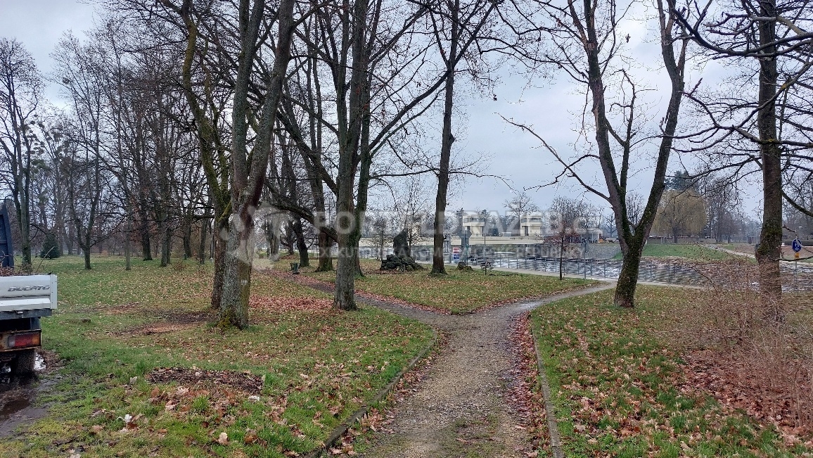 Pozemek (veřejný park), k.ú. Hluboká nad Vltavou