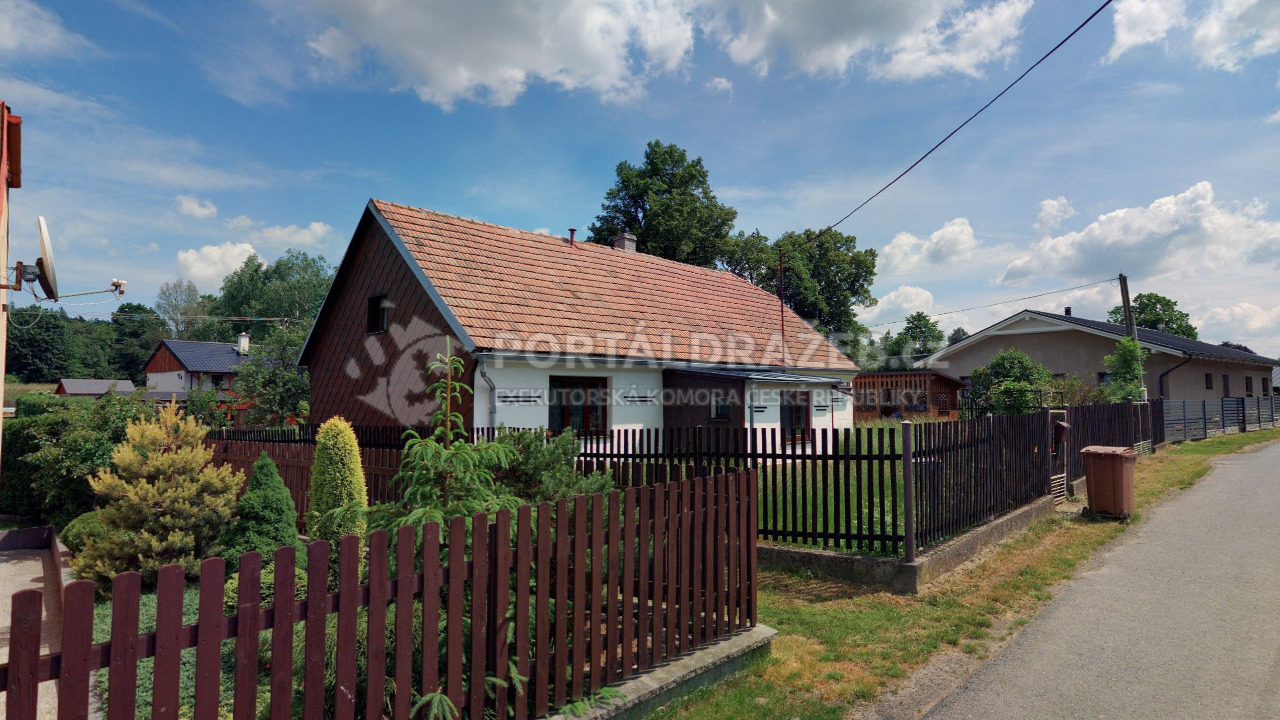 Rodinný dům ,Třemešná , podíl 1/3