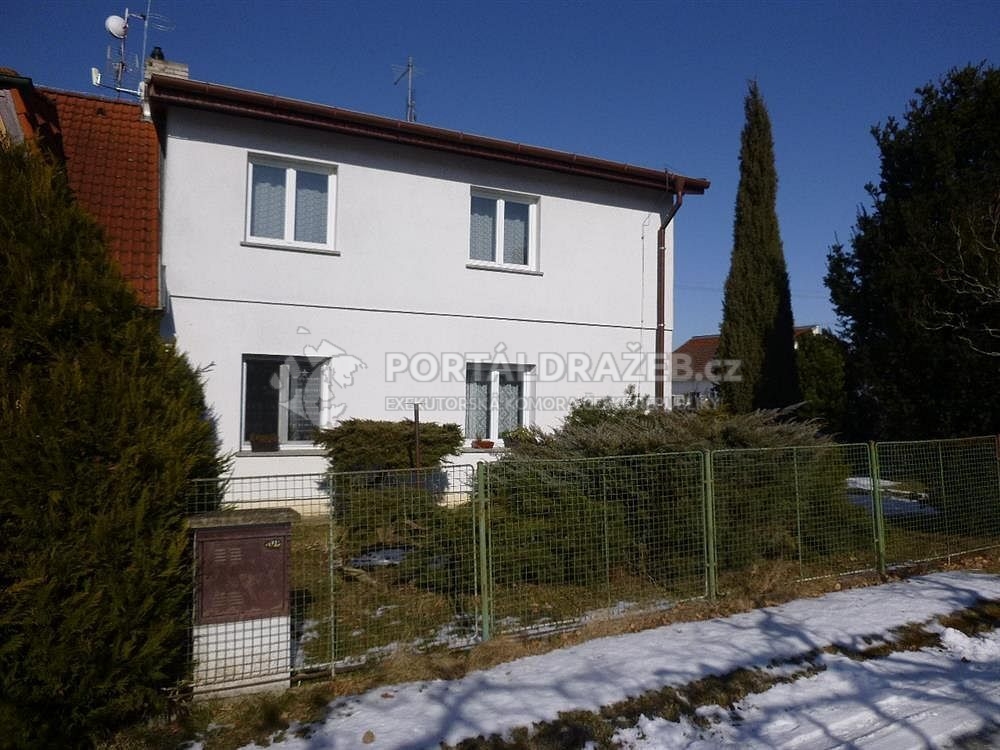 rodinný dům s pozemky, k.ú. Čerňovice - podíl 1/3