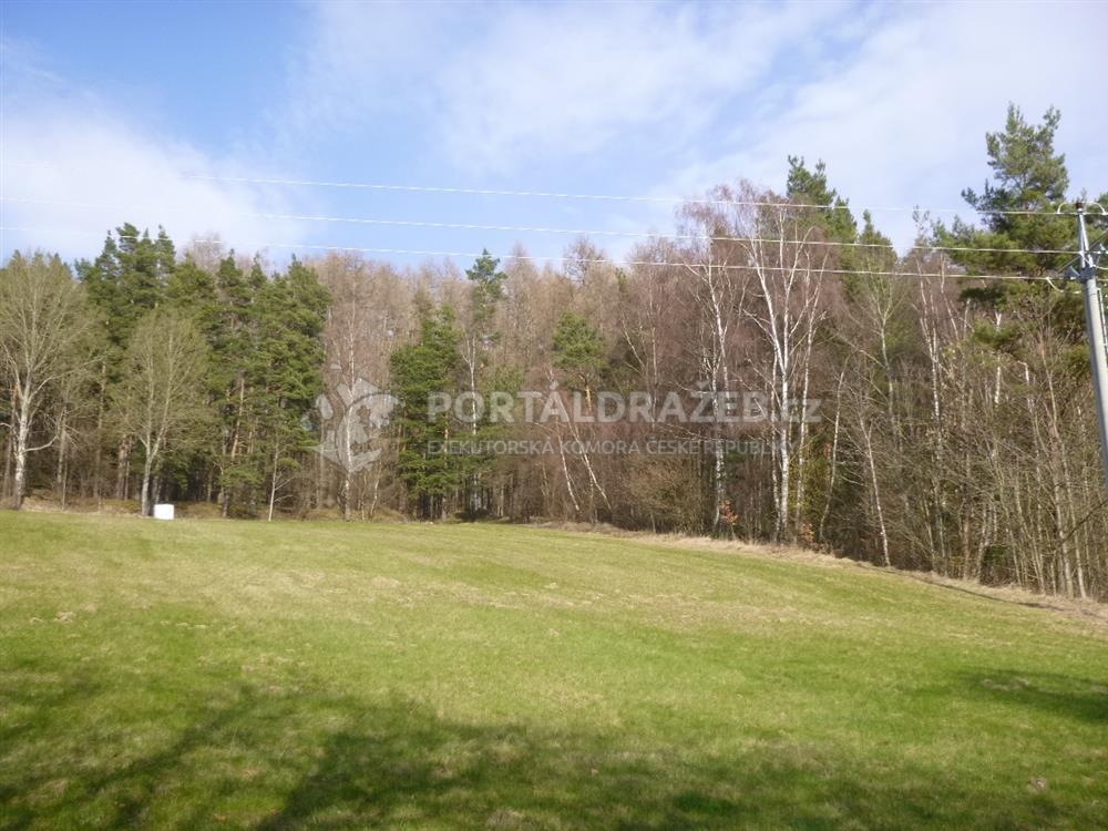 id. 1/2 pozemků v obci Vacov, okr. Prachatice