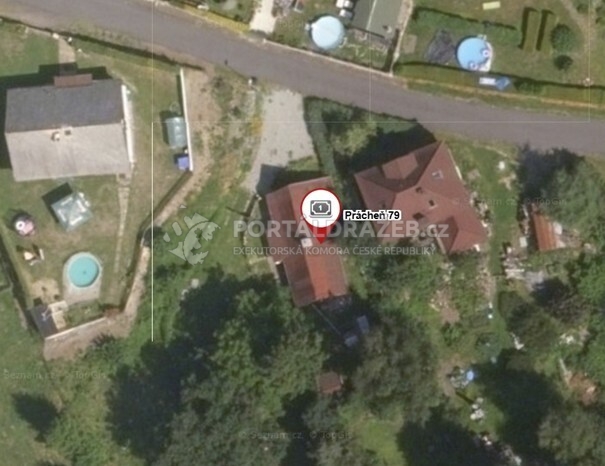 spoluvlastnický podíl 1/2 k pozemku v obci