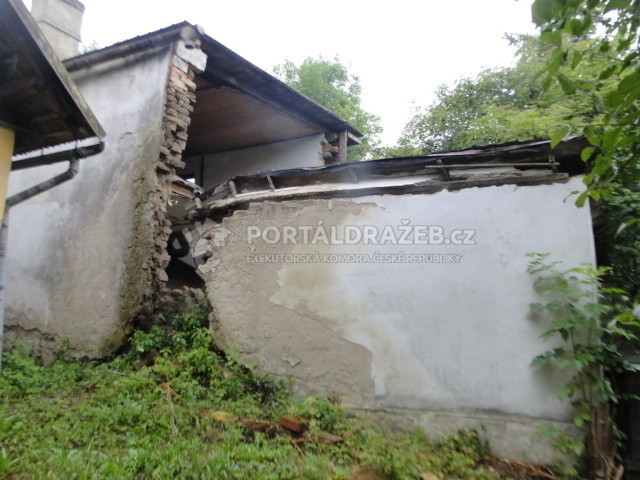 Pozemky s torzem stavby rod. rekr. v Honěticích, okr Kroměříž