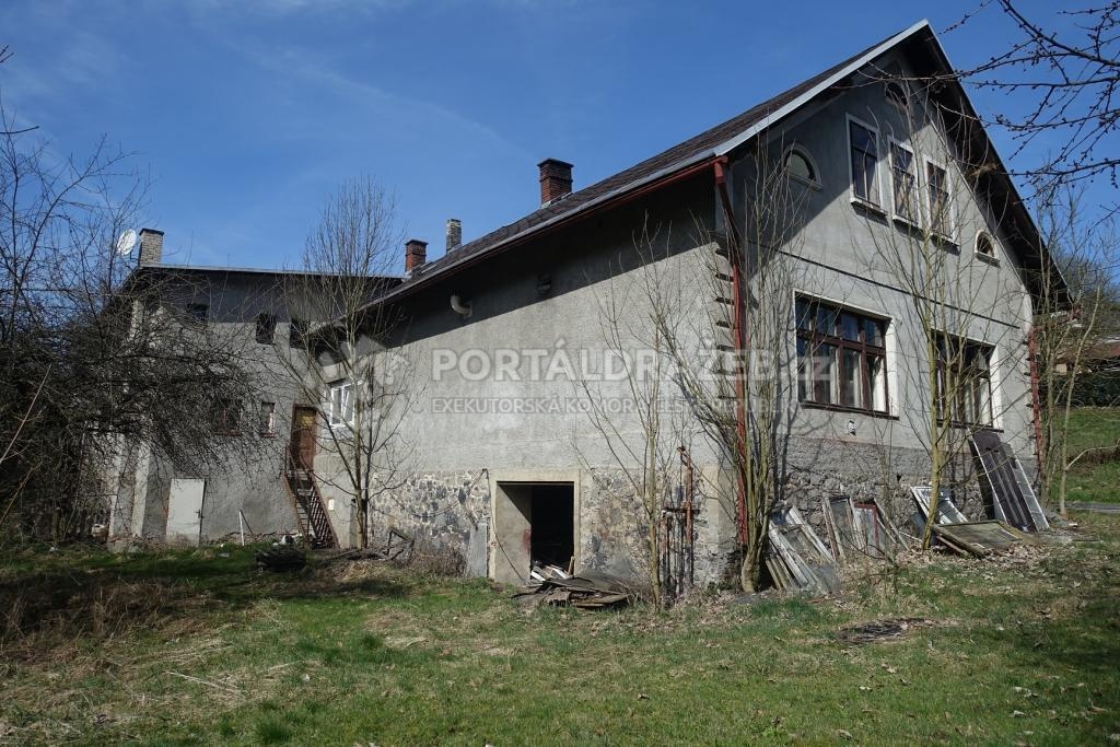 spoluvlastnický podíl 1/2 k obč. vybavenosti v