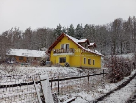 1.DJ - Rodinný dům se zahradou v obci Staré