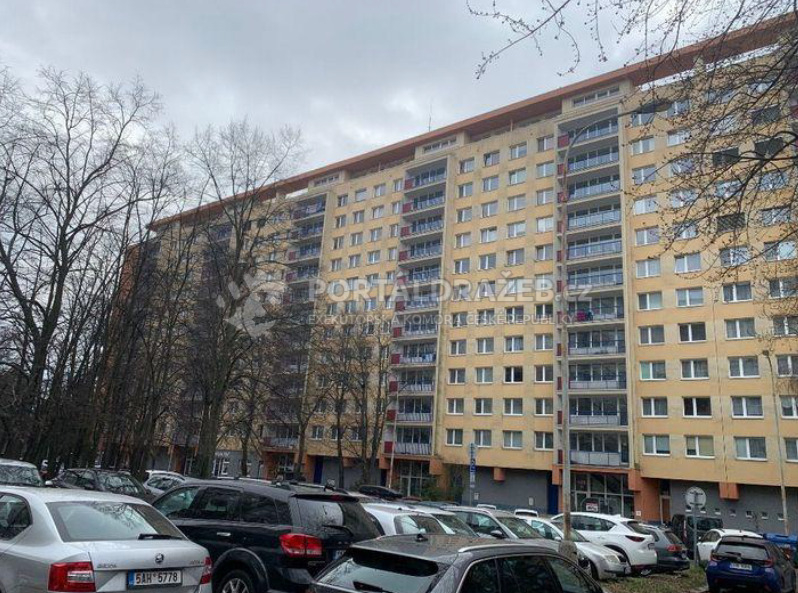 Byt 2+kk (č.j. 1318/7) včetně podílu na spol. částech domu a pozemku v obci Praha, Kobylisy