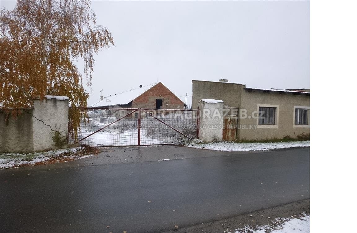 zemědělské stavby s pozemky, k.ú. Velká Bučina