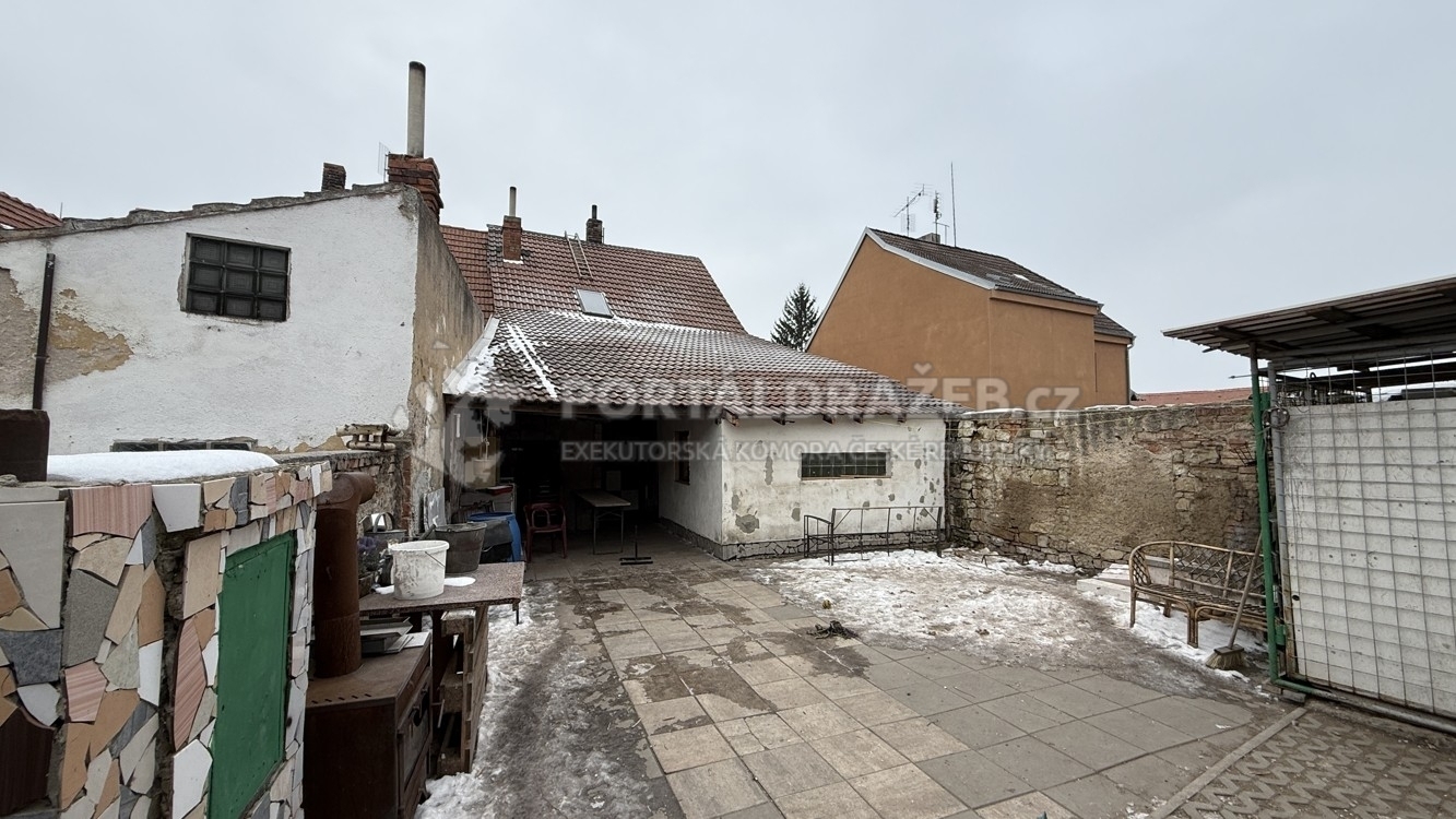 Rodinný dům s pozemky v obci Jimlín, Louny