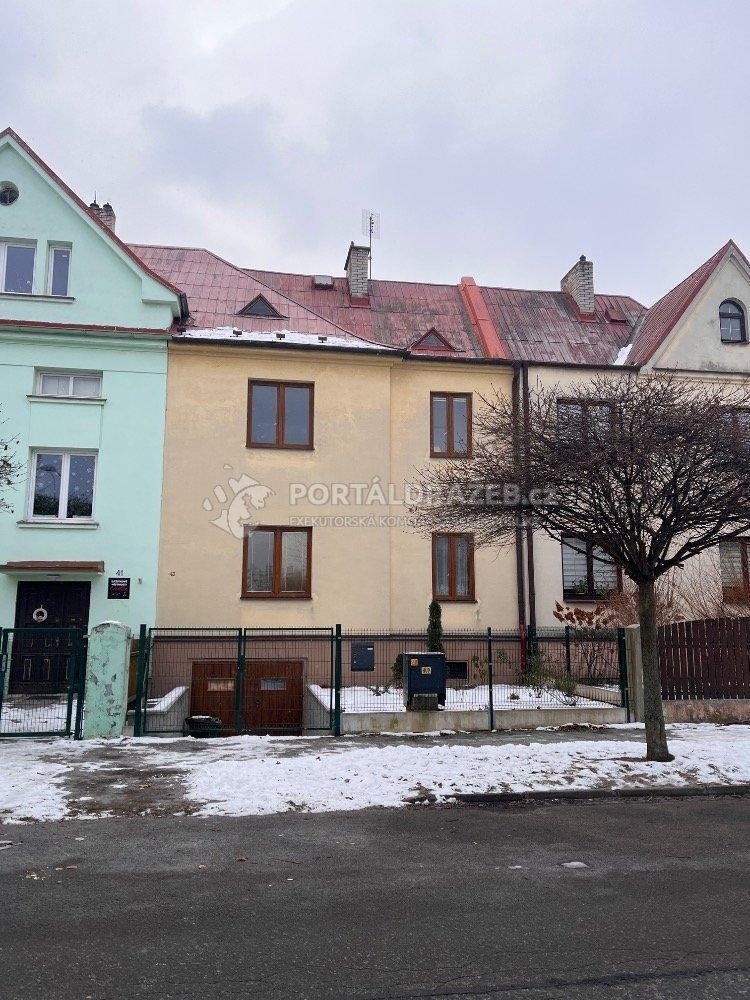 spoluvlastnického podílu ve výši id. 1/6 rodinného domu č.p. 1013/43 v Ostravě