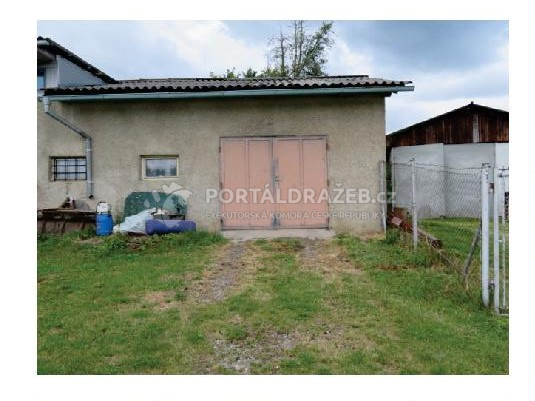 garáž v obci Omlenička, část obce Omlenice, okres