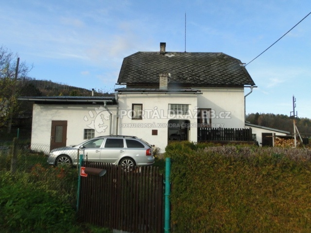 id. 1/2 rodinného domu v Supíkovicích, okr.