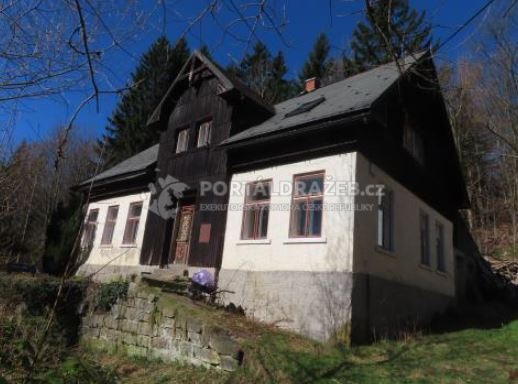 Spoluvlastnický podíl 11/24 na pozemku, rodinném domě a jiné stavbě