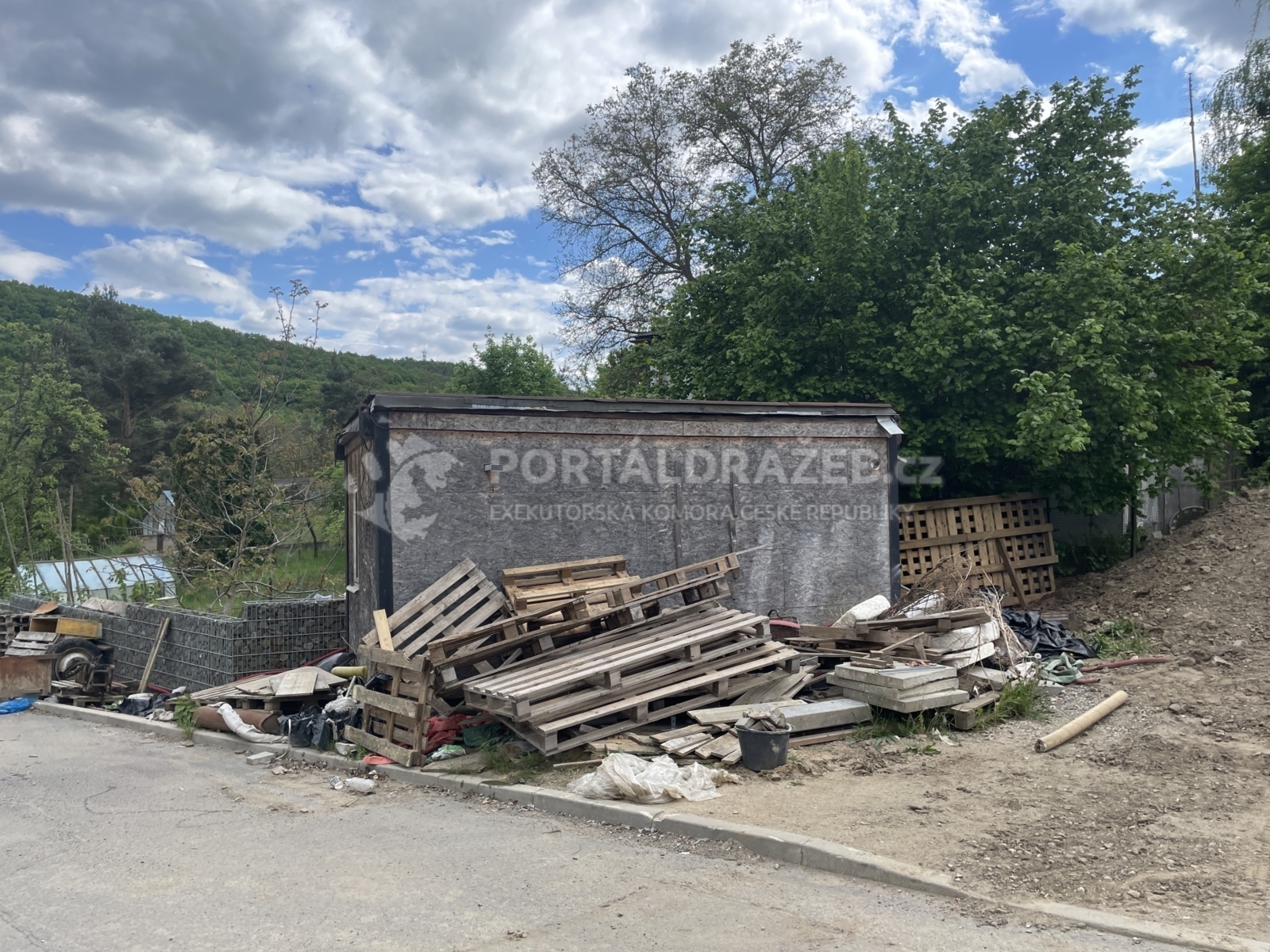 Pozemek v obci Vráž (okres Beroun) - stavební parcela č. 1592/10