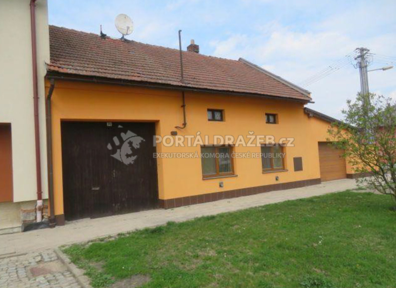 Rodinný dům, Křenovice, podíl 1/2