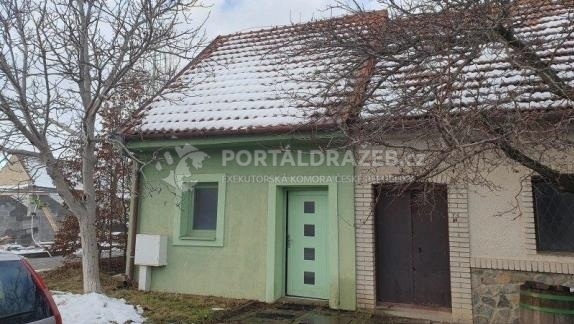 1/2 podíl na chatě č.e. 2 v obci Uherčice, okres