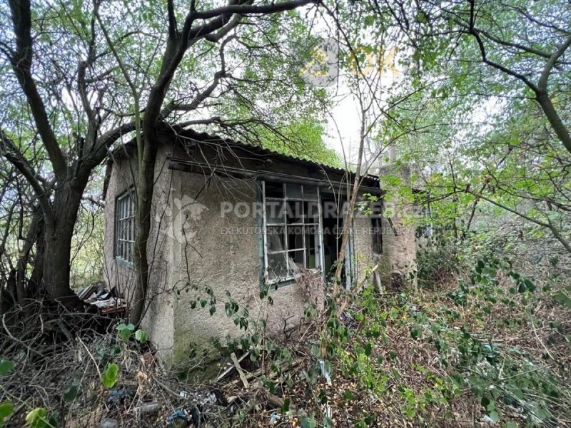 Dražba podílu ve výši 1/8 na chatě ev.č. 67,