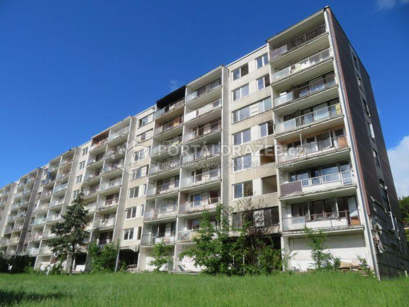 Čtyři byty ( č.j.: 261/19, 262/9, 263/13, 264/4) včetně podílů na spol. částech domu a pozemku v k.ú. Janov u Litvínova, obec Litvínov
