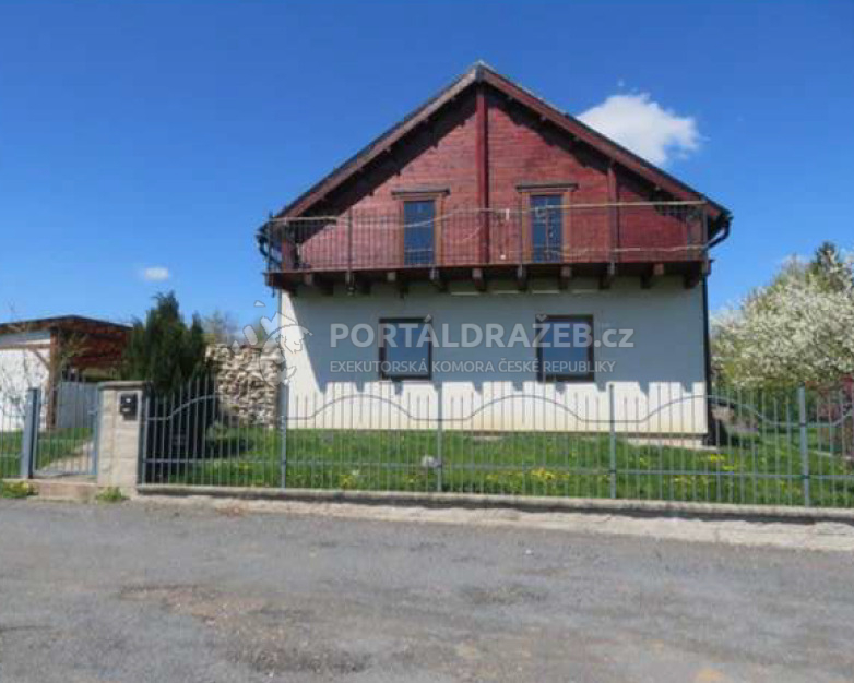 Dražba spoluvlastnického podílu ve výši 1/2 na rodinném domě v obci Vápenný Podol, okr. Chrudim