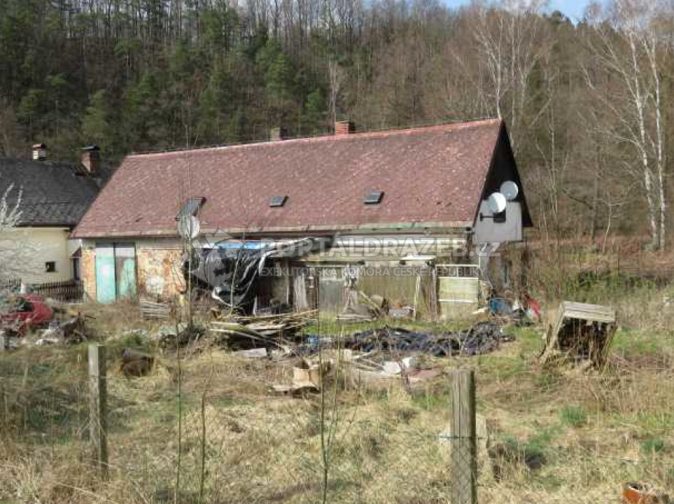 rodinný dům s pozemky v obci Bílý Kostel nad