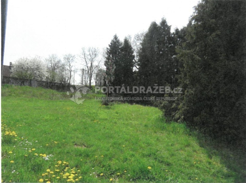Podíl 4/48 na pozemcích (celková výměra 2 182 m2)