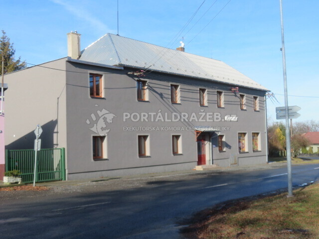 Dražba podílu id. 1/2 na RD a objektu obč. vybavenosti v obci Chvalčov, okres Kroměříž