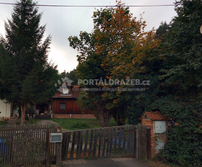 Rodinný dům na pozemku jiného vlastníka v obci Hřiměždice, okres Příbram