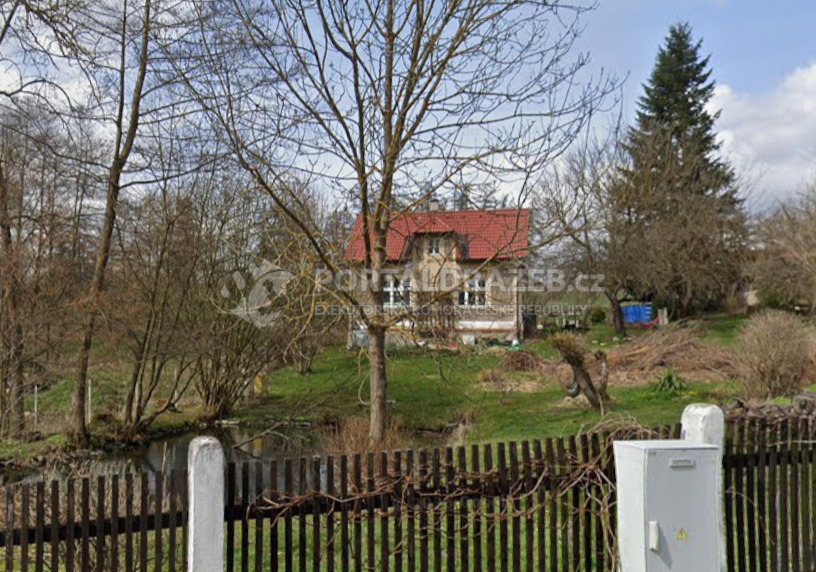 Rekreační dům s pozemky, Včelnička