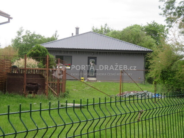 Dražba spoluvlastnického podílu ve výši 1/2 na rodinném domě se zahradou v obci Útušice, okr. Plzeň-jih