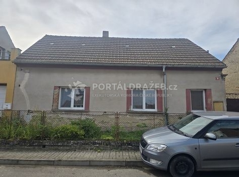 Dražba id. 1/2 rodinného domu v obci Žižice - Osluchov