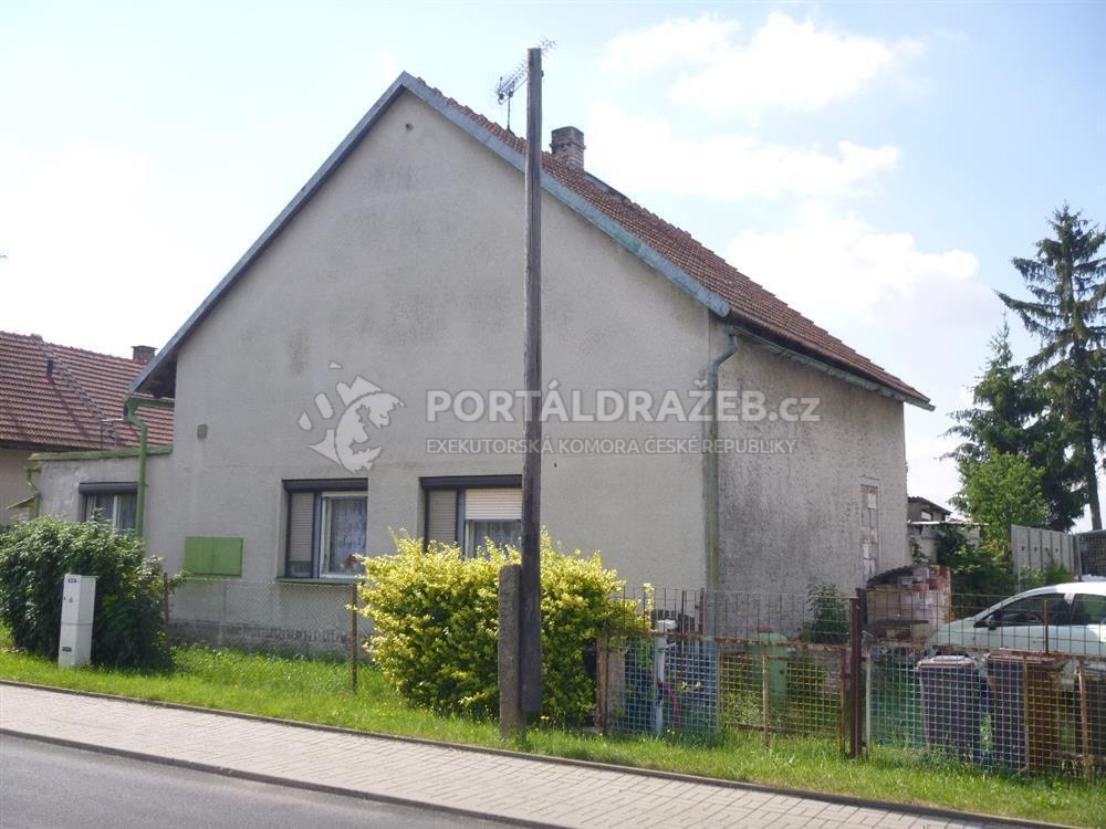 Dražba spoluvlastnického podílu ve výši 1/2 na rodinném domě, okres Kolín