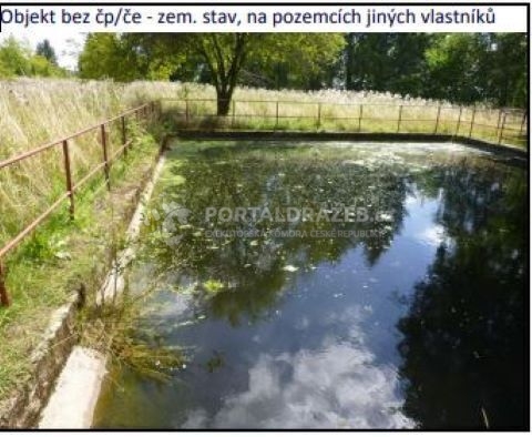 Zemědělská inženýrská stavba v katastrálním území Podveky na pozemku jiného vlastníka