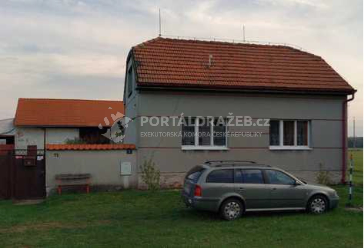 VEŘEJNÁ DRAŽBA - Podíl na rodinném domě s pozemky,