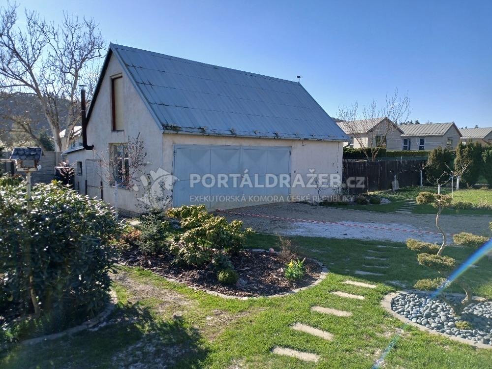 stavba bez čp/če - garáž, pozemky - ostatní plocha